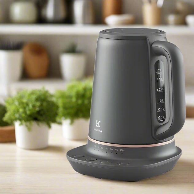 ელექტრო ჩაიდანი Electrolux E7K1-6BP